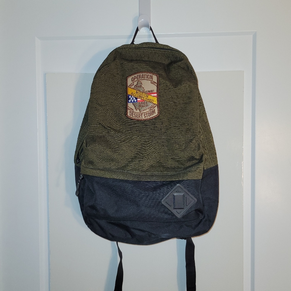 Green backpack - Picture 6 of 9